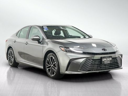 Used 2026 Toyota Camry XLE AWD/4WD image 7