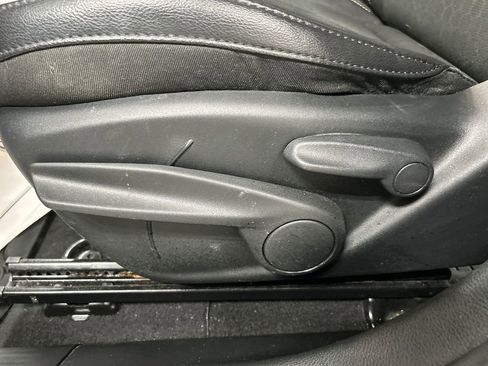 Used 2019 Jeep Compass Latitude w/ Cold Weather Group image 10