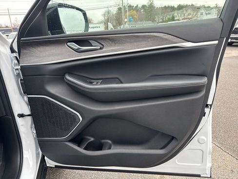 New 2026 Jeep Grand Cherokee Limited image 32