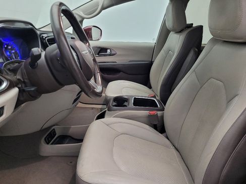 Used 2017 Chrysler Pacifica Touring-L Plus image 17