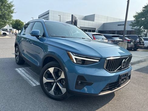 Used 2024 Volvo XC40 B5 Plus w/ Protection Package Premier AWD/4WD image 1