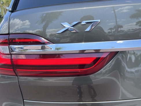 Used 2021 BMW X7 xDrive40i w/ Premium Package AWD/4WD image 42