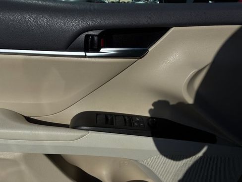 Used 2022 Toyota Camry LE FWD image 12