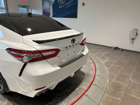 Used 2019 Toyota Camry XSE image 6
