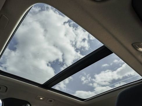 Certified 2023 Volvo XC40 B5 Ultimate w/ Protection Package Premier image 33