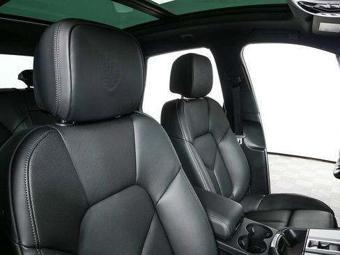 New 2026 Porsche Macan S image 25