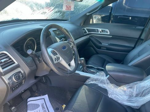 Used 2015 Ford Explorer XLT w/ Equipment Group 202B AWD/4WD image 2