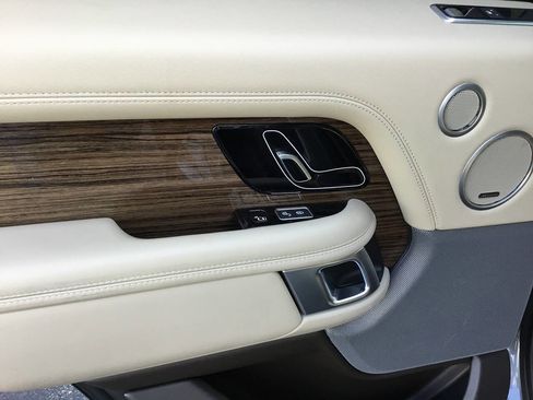 Used 2018 Land Rover Range Rover HSE image 22