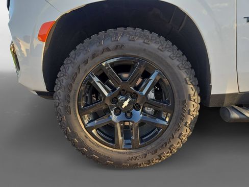 Used 2024 Chevrolet Tahoe Z71 w/ Luxury Package AWD/4WD image 16