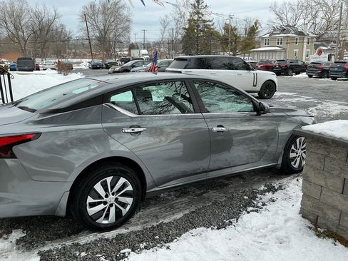 Used 2022 Nissan Altima 2.5 S image 4