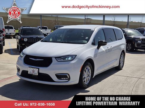 Used 2024 Chrysler Pacifica Touring-L image 1