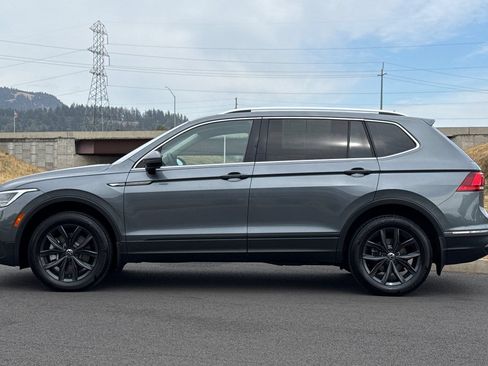 Used 2024 Volkswagen Tiguan SE AWD/4WD image 6