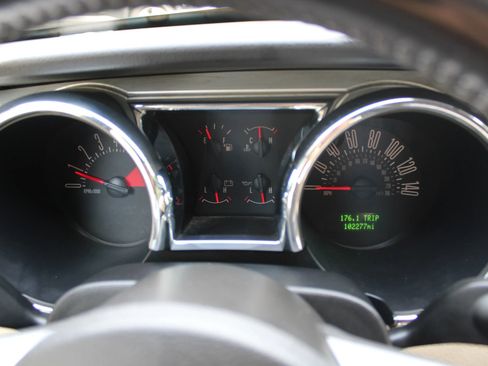 Used 2006 Ford Mustang GT RWD image 9