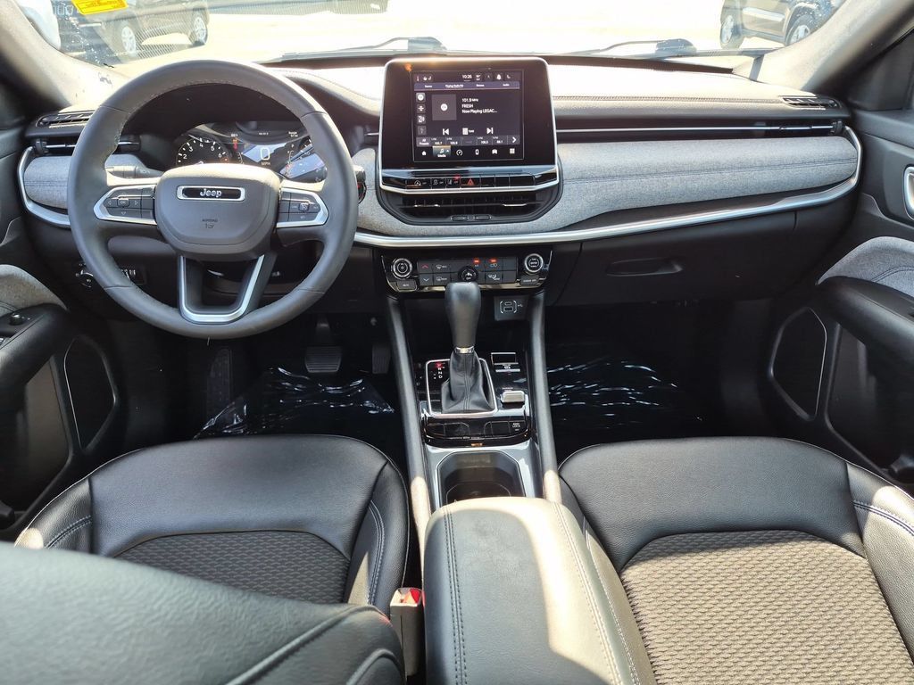 Certified 2025 Jeep Compass Latitude AWD/4WD image 22