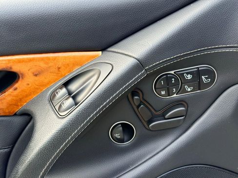 Used 2011 Mercedes-Benz SL 550 image 18