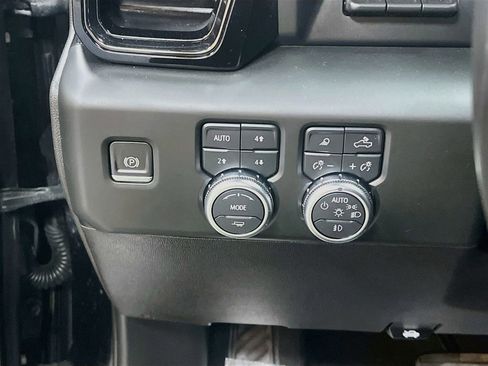 Used 2024 GMC Sierra 1500 AT4 w/ Technology Package image 10