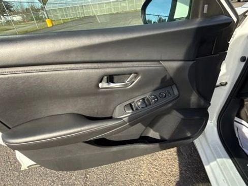 Used 2024 Nissan Sentra SV image 18