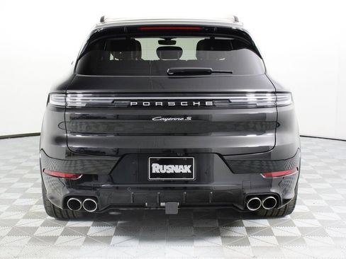 Certified 2025 Porsche Cayenne S AWD/4WD image 6