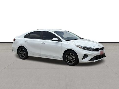 Used 2024 Kia Forte LXS FWD image 3
