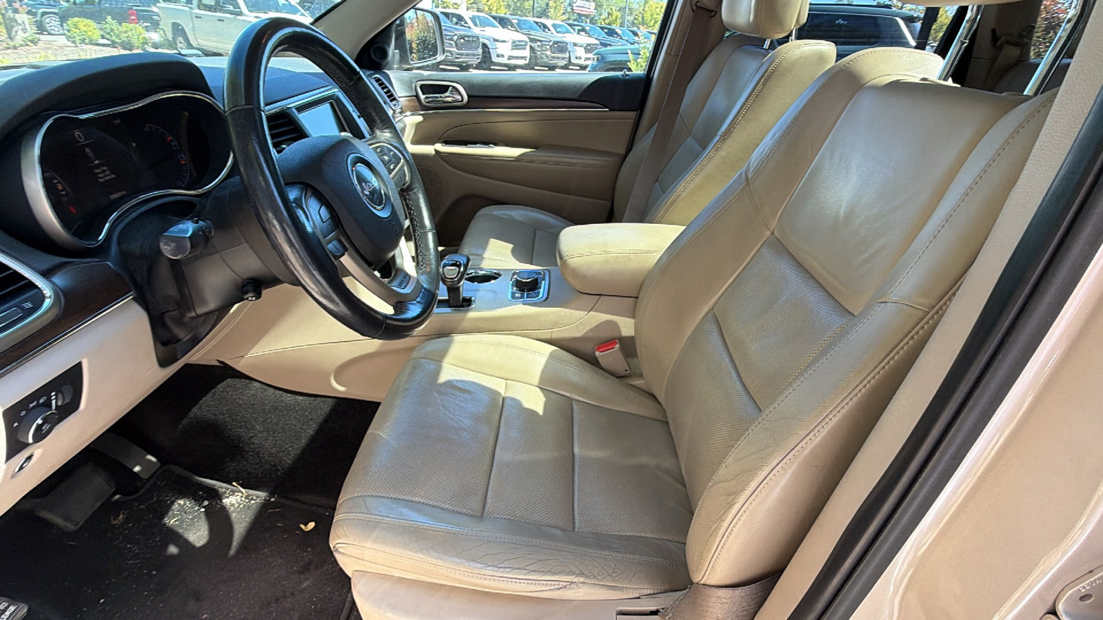 Used 2015 Jeep Grand Cherokee Limited w/ Luxury Group II AWD/4WD image 16