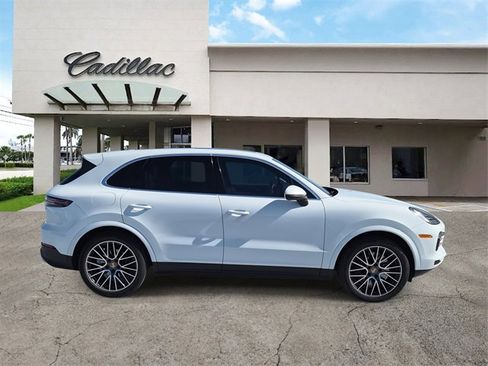 Used 2022 Porsche Cayenne Platinum Edition image 6
