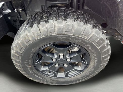 Used 2022 Jeep Gladiator Willys image 16