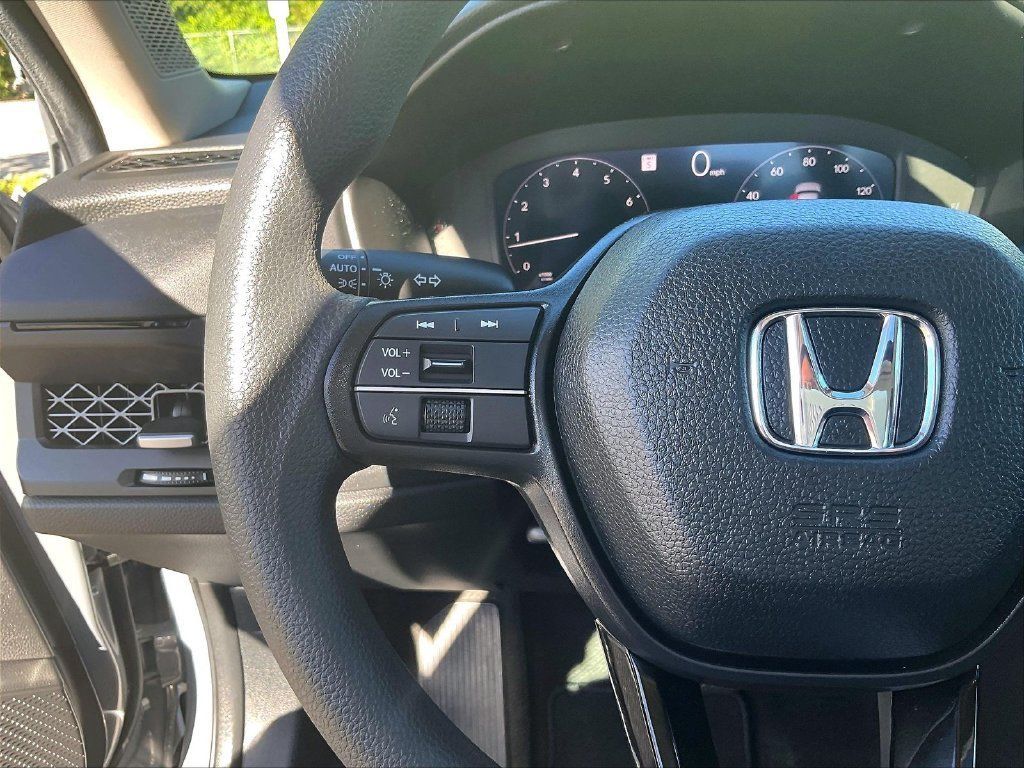 Used 2025 Honda Accord SE image 23