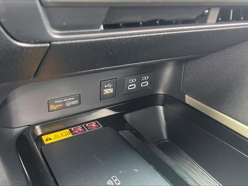 Used 2025 Toyota Camry LE w/ Convenience Package image 38