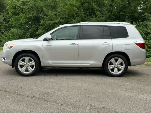 Used 2010 Toyota Highlander Limited FWD image 3