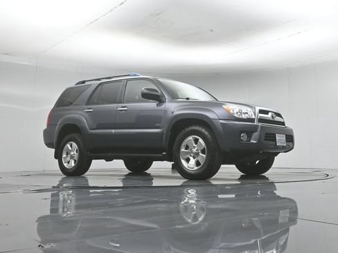 Used 2008 Toyota 4Runner SR5 RWD image 2
