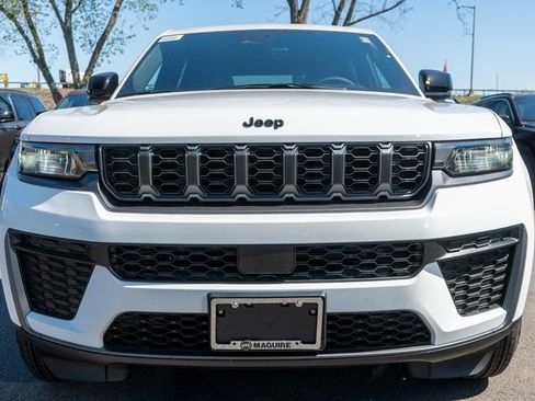 New 2026 Jeep Grand Cherokee Altitude AWD/4WD image 3