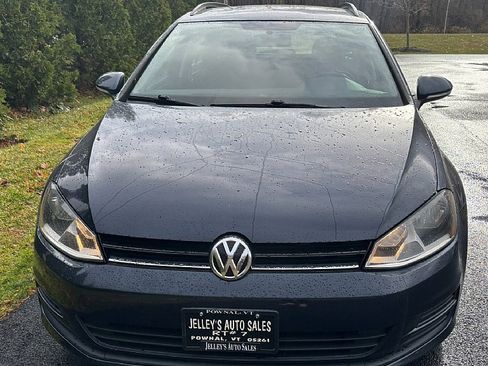 Used 2017 Volkswagen Golf SE image 3