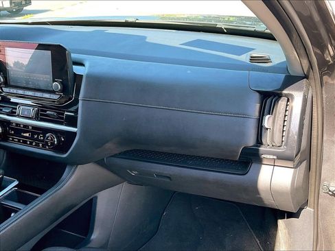 Used 2022 Nissan Pathfinder SV AWD/4WD image 12