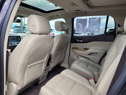 Used 2018 GMC Acadia Denali w/ Technology Package FWD image 15