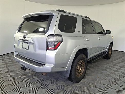 Used 2022 Toyota 4Runner SR5 Premium image 10