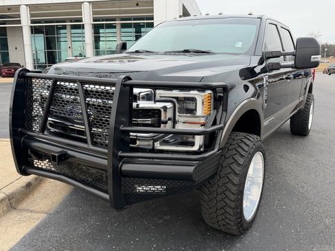 Used 2021 Ford F250 Lariat w/ Lariat Ultimate Package image 3