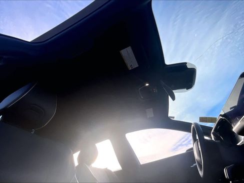 Used 2023 Toyota Crown Limited image 12