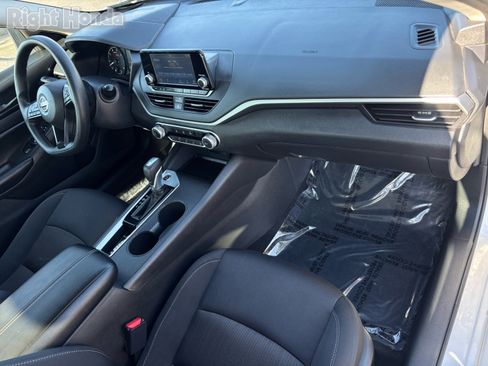 Used 2024 Nissan Altima 2.5 S image 11