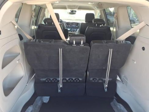 Used 2023 Chrysler Pacifica Touring-L image 19