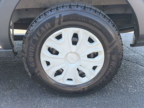 Used 2018 Ford Transit 250 148 Medium Roof RWD image 18