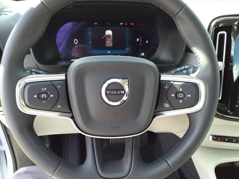 Certified 2025 Volvo XC40 B5 Ultra w/ Climate Package image 14