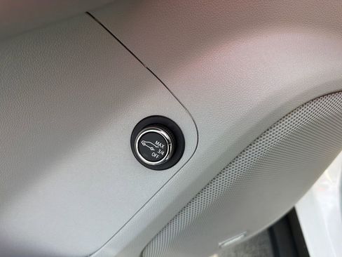 Used 2023 GMC Acadia SLT image 35