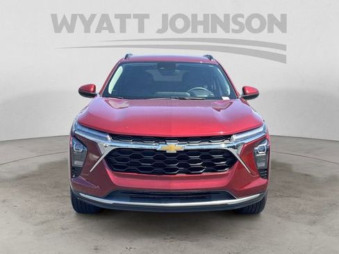 Used 2025 Chevrolet Trax LT FWD image 8