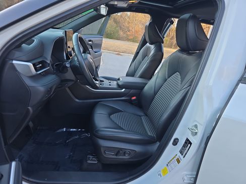 Used 2023 Toyota Highlander XSE image 17