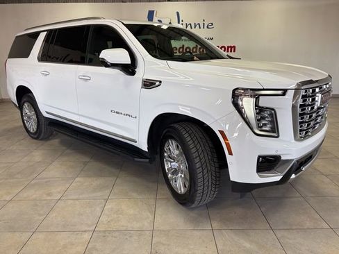 Used 2025 GMC Yukon XL Denali AWD/4WD image 8