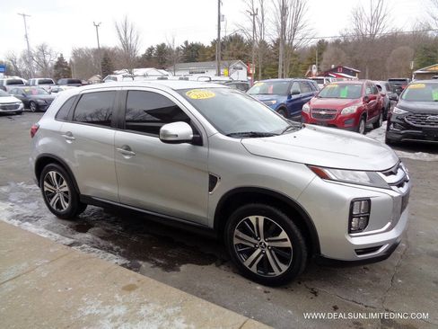 Used 2020 Mitsubishi Outlander Sport SE image 2