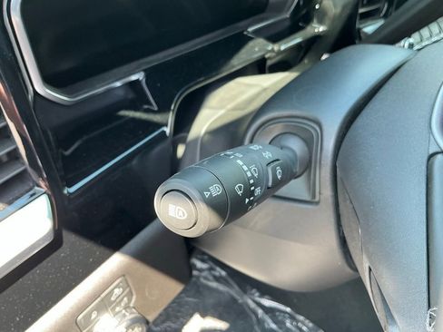 Used 2026 GMC Sierra 1500 SLE w/ Preferred Package RWD image 17