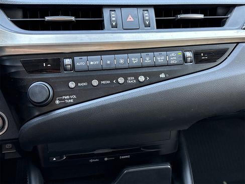 Used 2019 Lexus ES 350 image 23