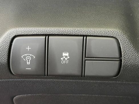 Used 2024 Hyundai Elantra SEL FWD image 28