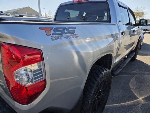Used 2018 Toyota Tundra SR5 w/ SR5 Upgrade Package image 10